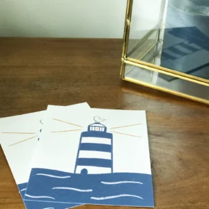 Carte postale illustrée d'un phare et d'une mouette