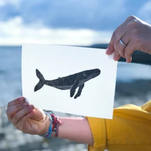 Linogravure noire et blanc d'une baleine, sans cadre